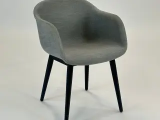 Muuto Fiber Armchair Stol – Grå med Sort Stel