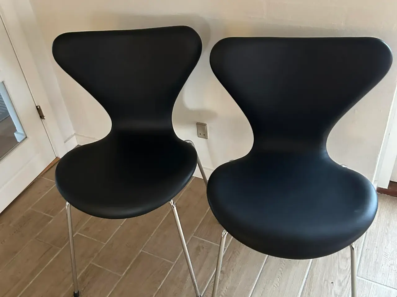 Billede 1 - Syver stol i sort læder