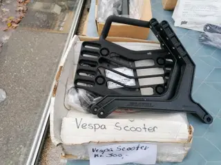 Plade til montering Topbox . Vespa Scooter (se %)