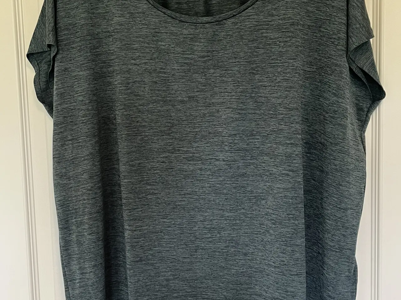 Billede 1 - Grønmeleret t-shirt fra H&M