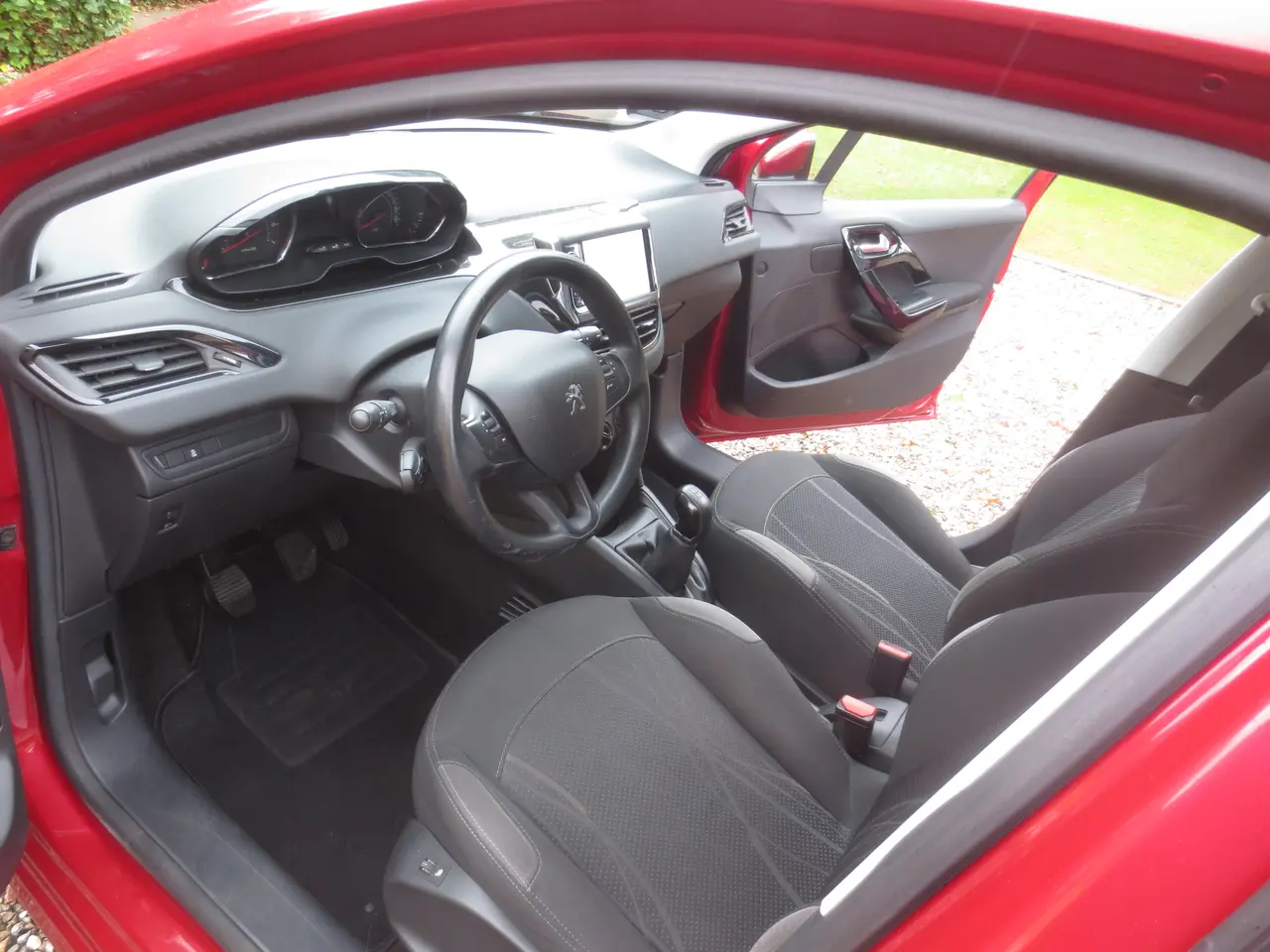Billede 16 - Pæn Peugeot 208 1.2 i År 14. Nysynet.