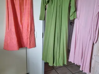 2 kjoler + nederdel FRA 199,-kr