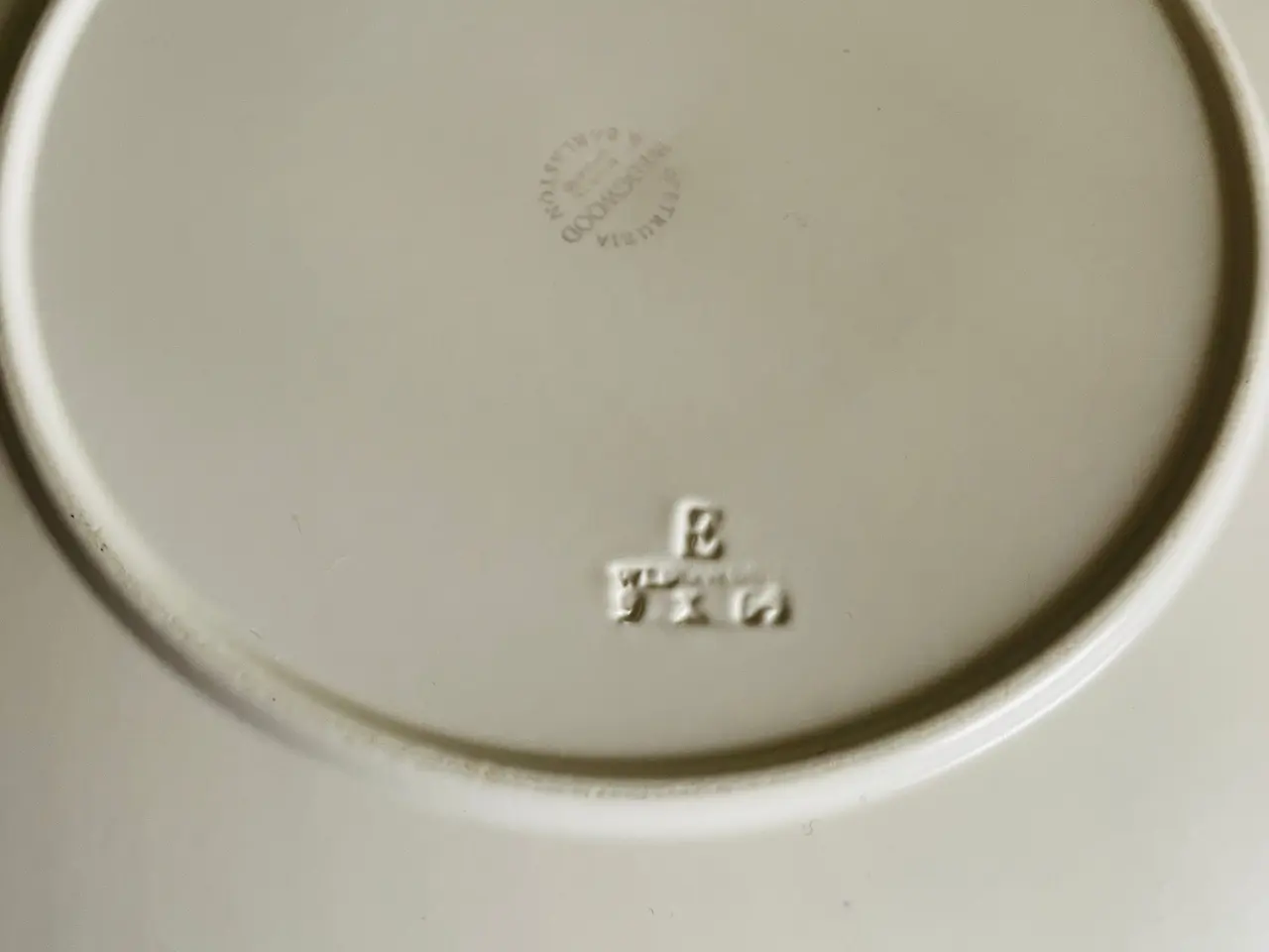 Billede 5 - 3 fine Wedgwood muslinge tallerkner. Pris pr. stk.