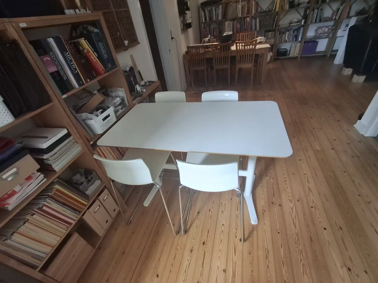 Billede 1 - Spisebord / skrivebord / barbord med 3 stole,