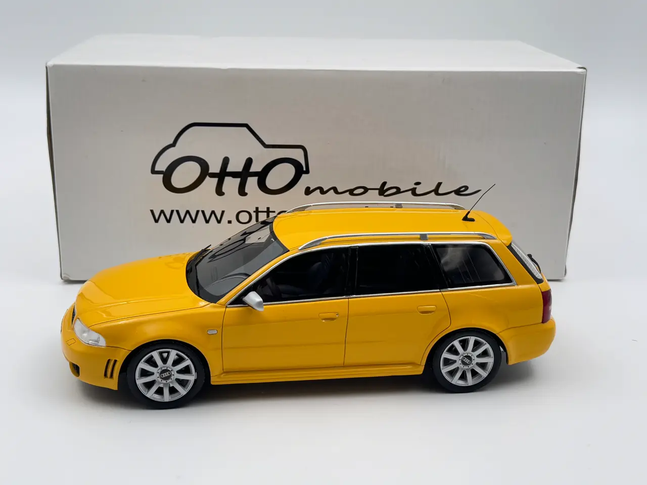 Billede 8 - 1999 Audi RS4 Avant (B5) Imola Yellow - 1:18