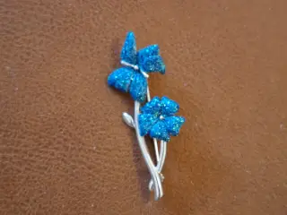 Blomster broche