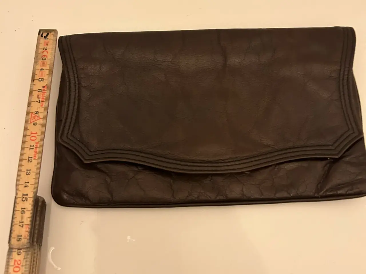Billede 1 - Clutch i læder med ruskindsfoer