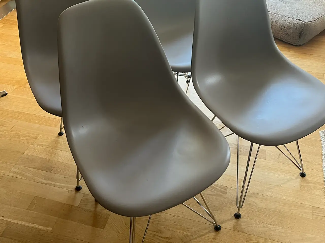 Billede 1 - EAMES PLASTIC SIDE CHAIR DSR, FORKROMET FRA VITRA