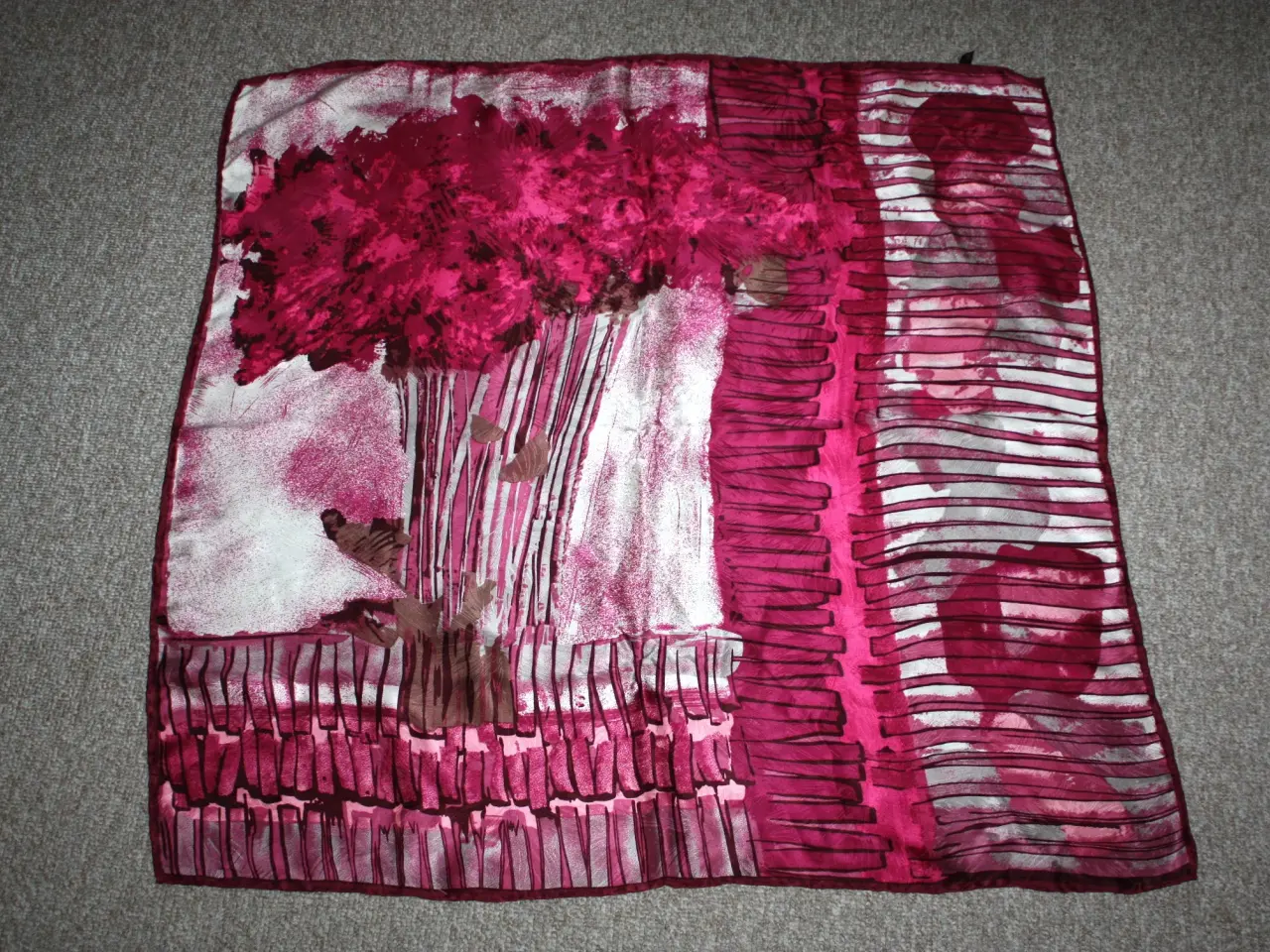 Billede 3 - Vintage silke tørklæde 85 cm x 85 cm 100% silk