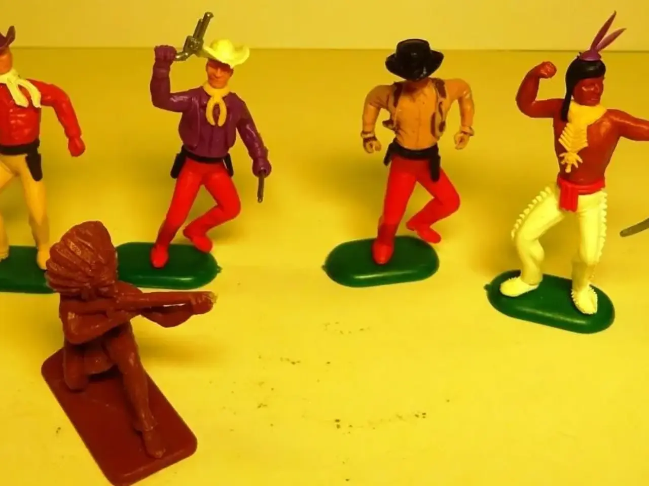 Billede 3 - Plast legetøj figurer.