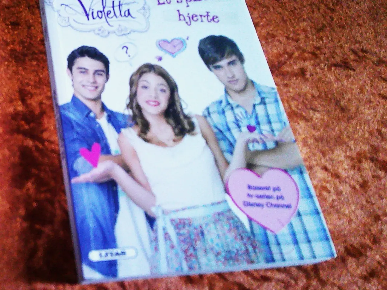 Billede 1 - Violetta - Et splittet hjerte, Disney,
