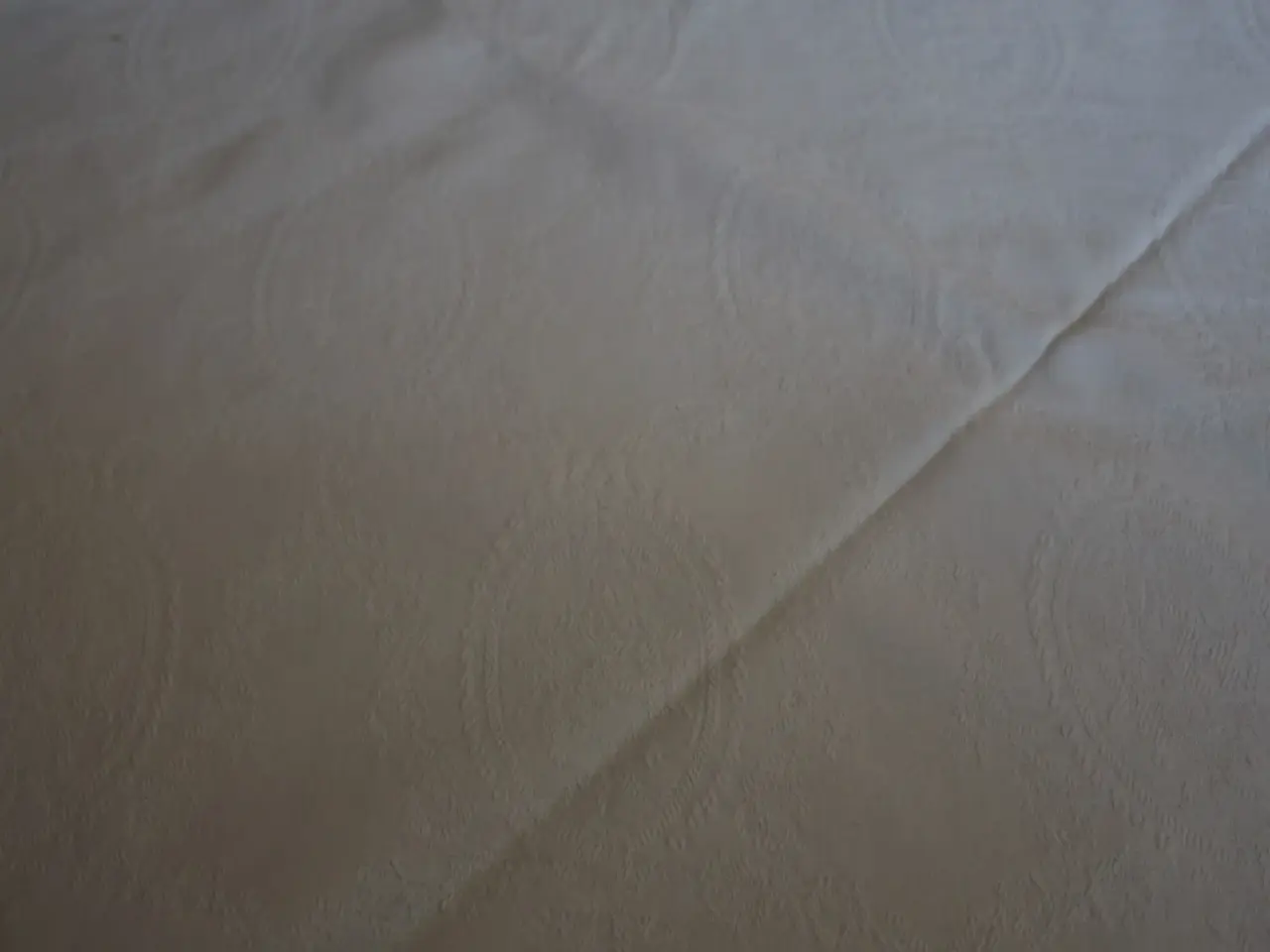 Billede 3 - Hvid, oval dug, 148 x 160 cm
