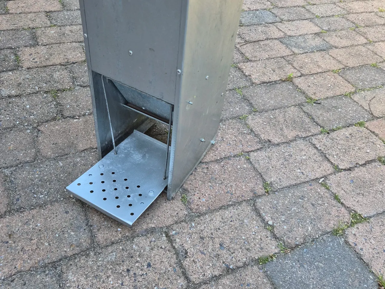 Billede 1 - Fodersilo til høns 