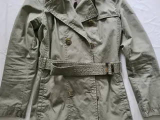 Klassisk kort trenchcoat fra Benetton
