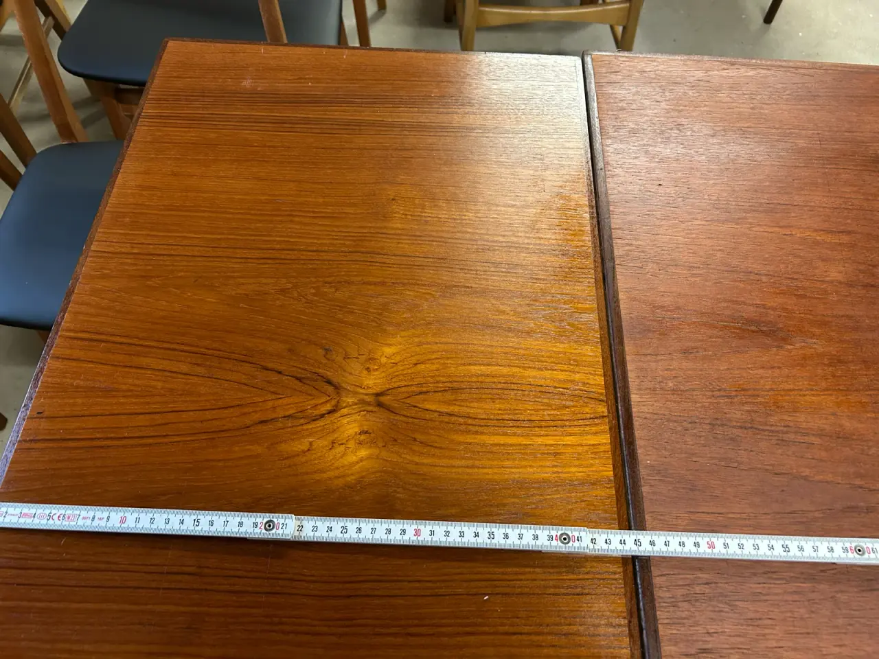 Billede 9 - Dansk teak spisebord – elegant mid-century design