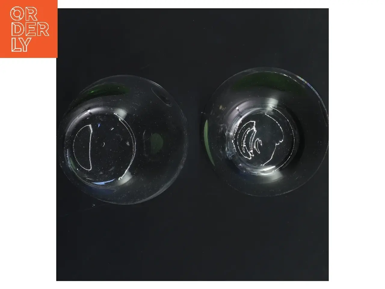 Billede 3 - Håndlavet glas med grønne detaljer (str. 2 stk Ø 9 cm længde 9,5 cm)