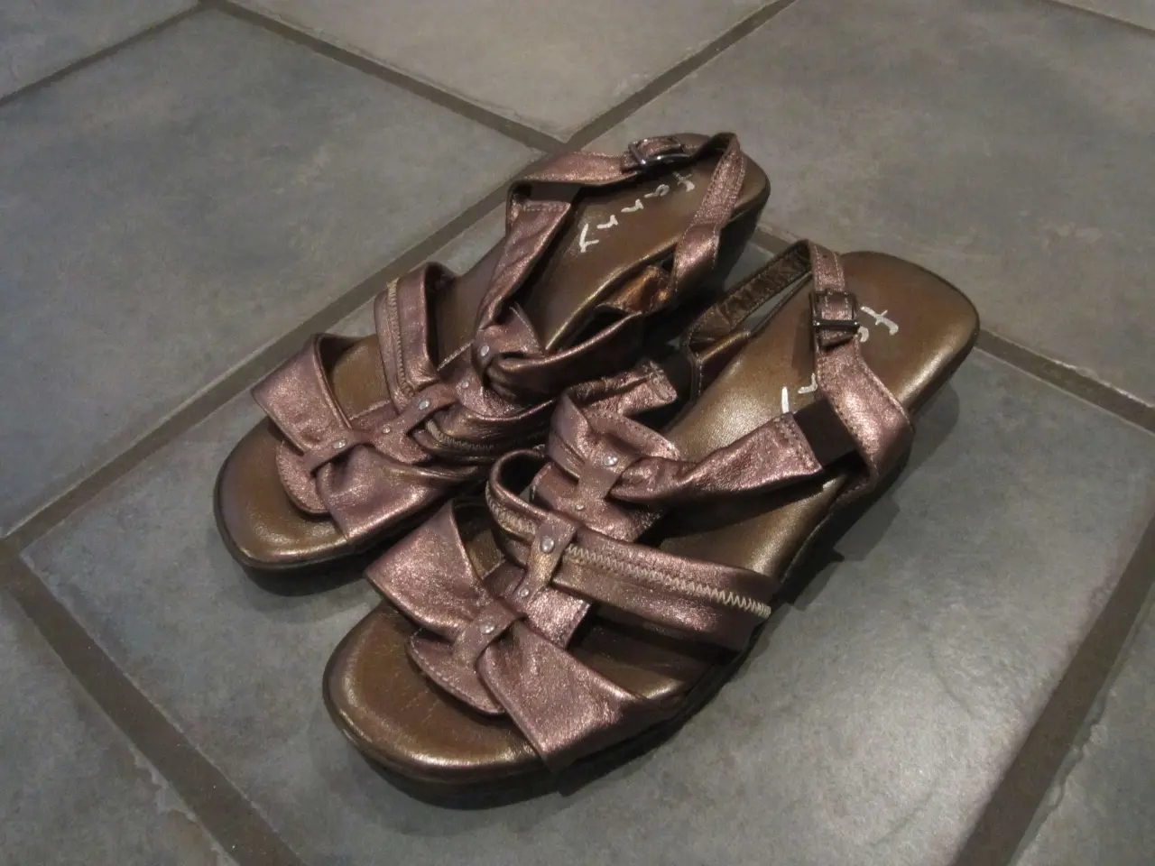 Billede 2 - Sandaler i str. 38 fra Fanny