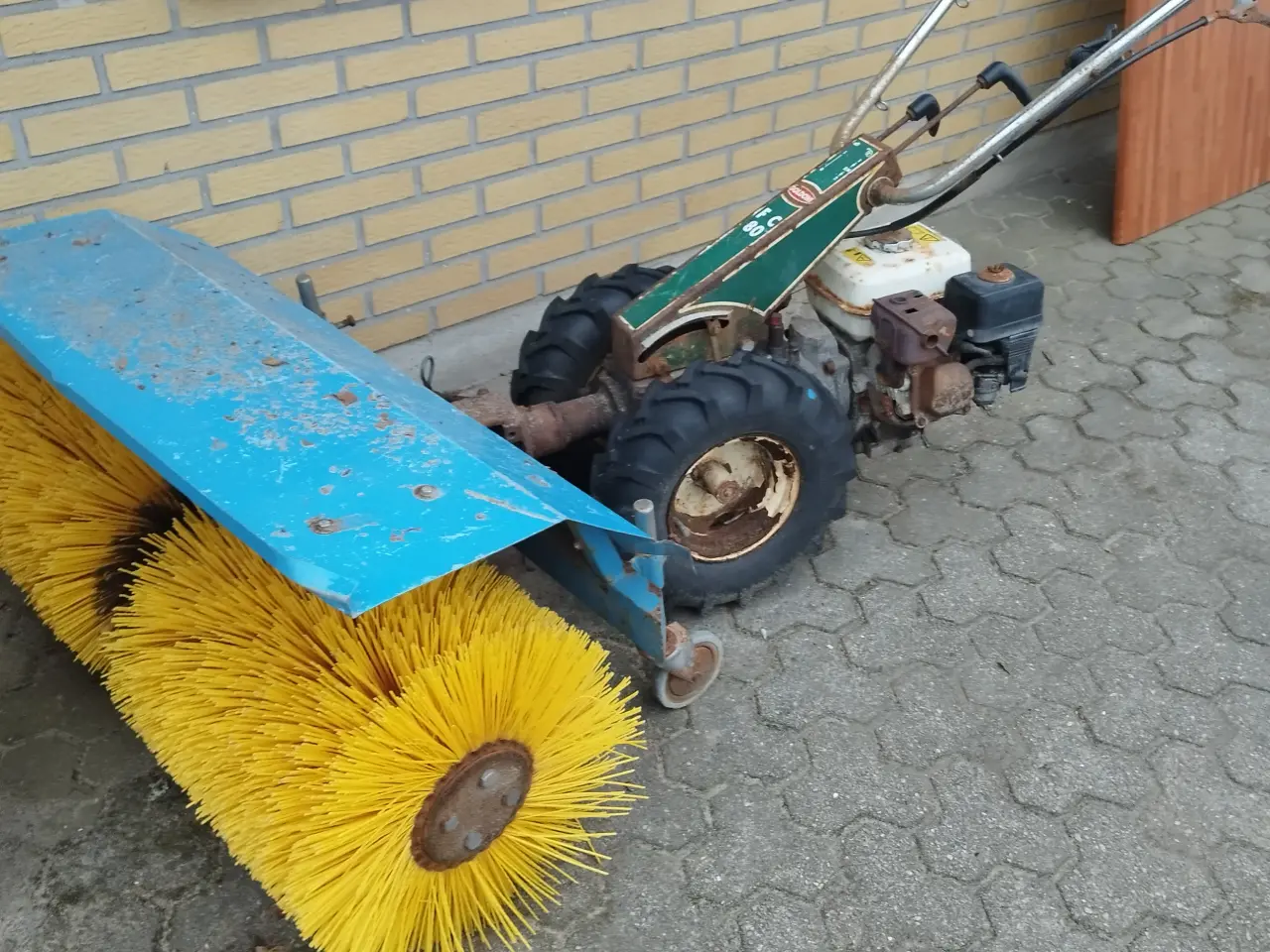 Billede 1 - Fejekost
