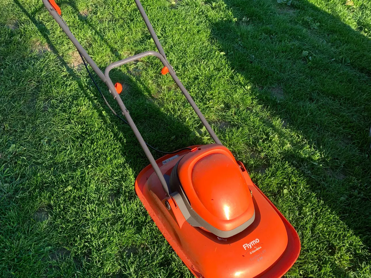 Billede 2 - Plæneklipper og flymo og håndskubber og buskrydder