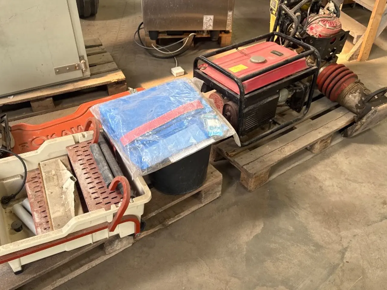 Billede 1 - Dynapac jordloppe, generator m.m. 
