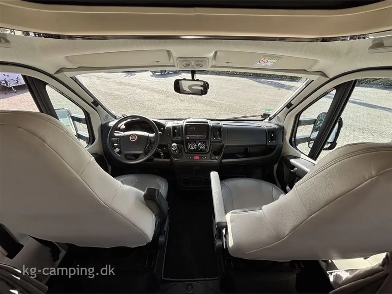 Billede 14 - 2021 - Chausson First Line C717   Rummelig familiecamper med masser af komfort!  Vejet til 3032kg inkl 1/2 Tank.