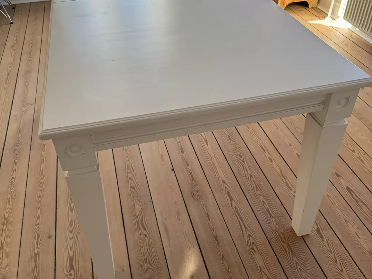 Billede 2 - Hvidt Spisebord