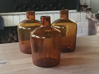 2 ens smukke store vaser i brunt glas