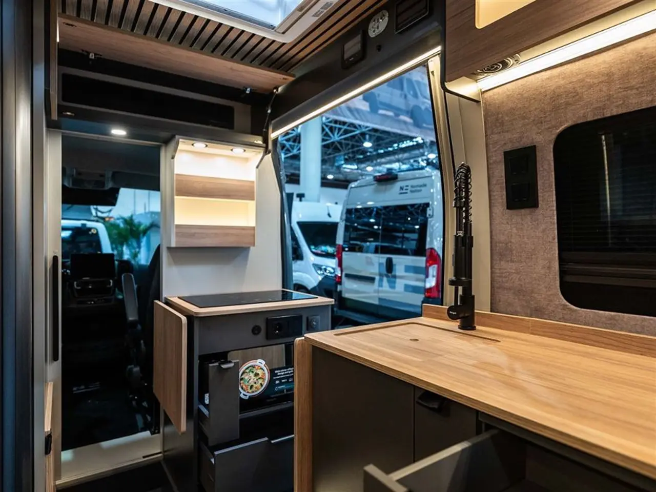 Billede 5 - 2027 - Nomade Nation Space S STEALTH VAN MED LOUNGE I SKANDINAVISK DESIGN