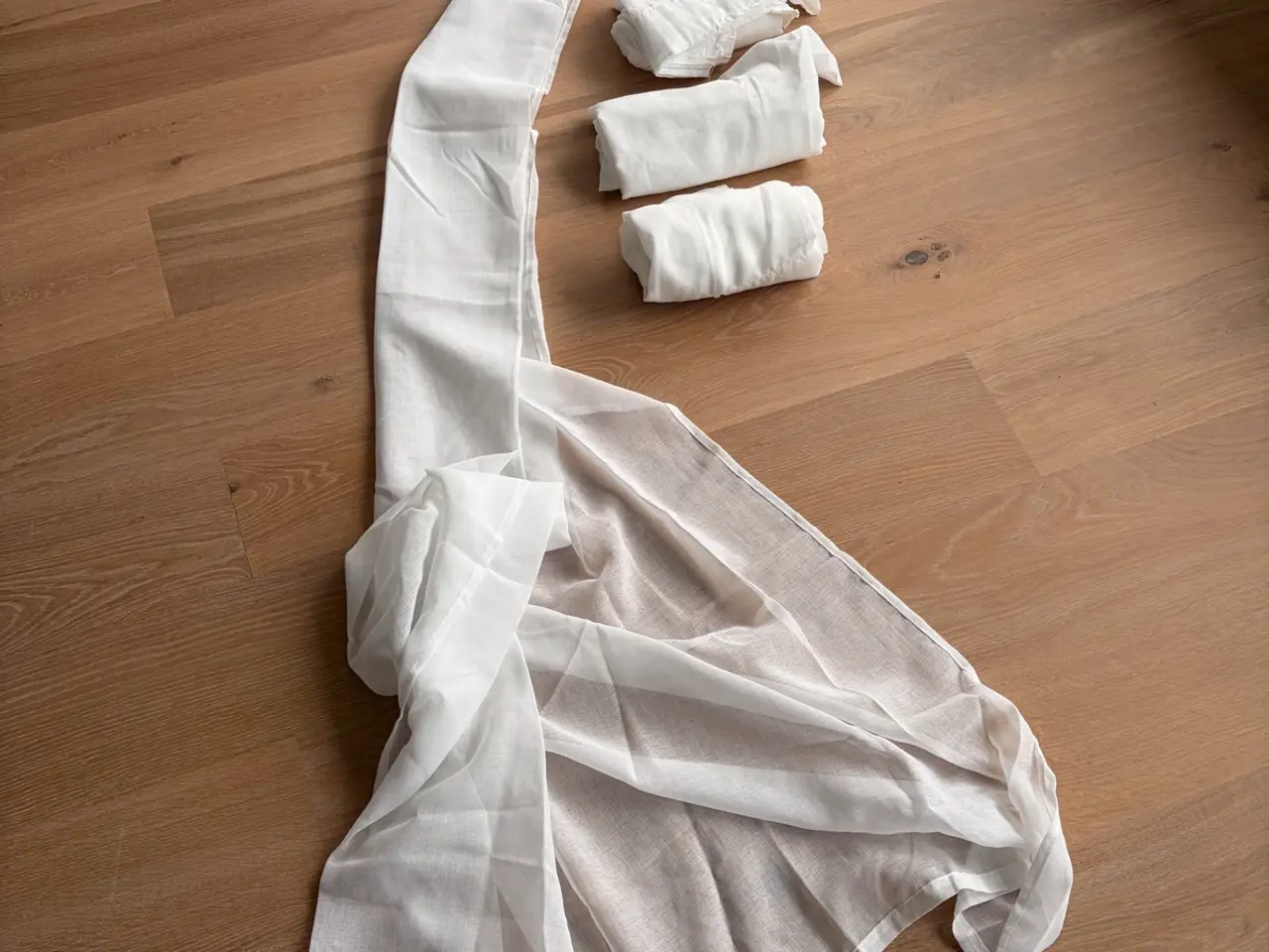 Billede 1 - 4 tynde gardiner 140x245cm
