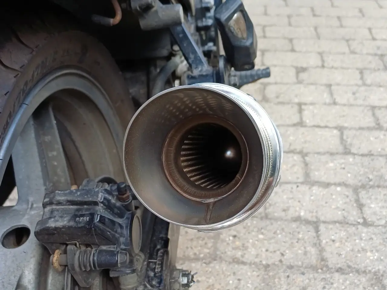 Billede 4 - Kawasaki GPZ 500 2i1 udstødning
