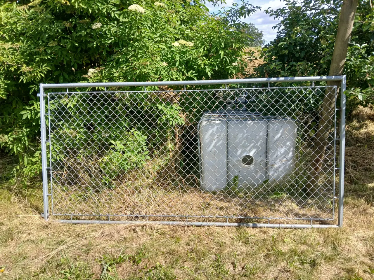 Billede 1 - Låge med stolper og hængsler
