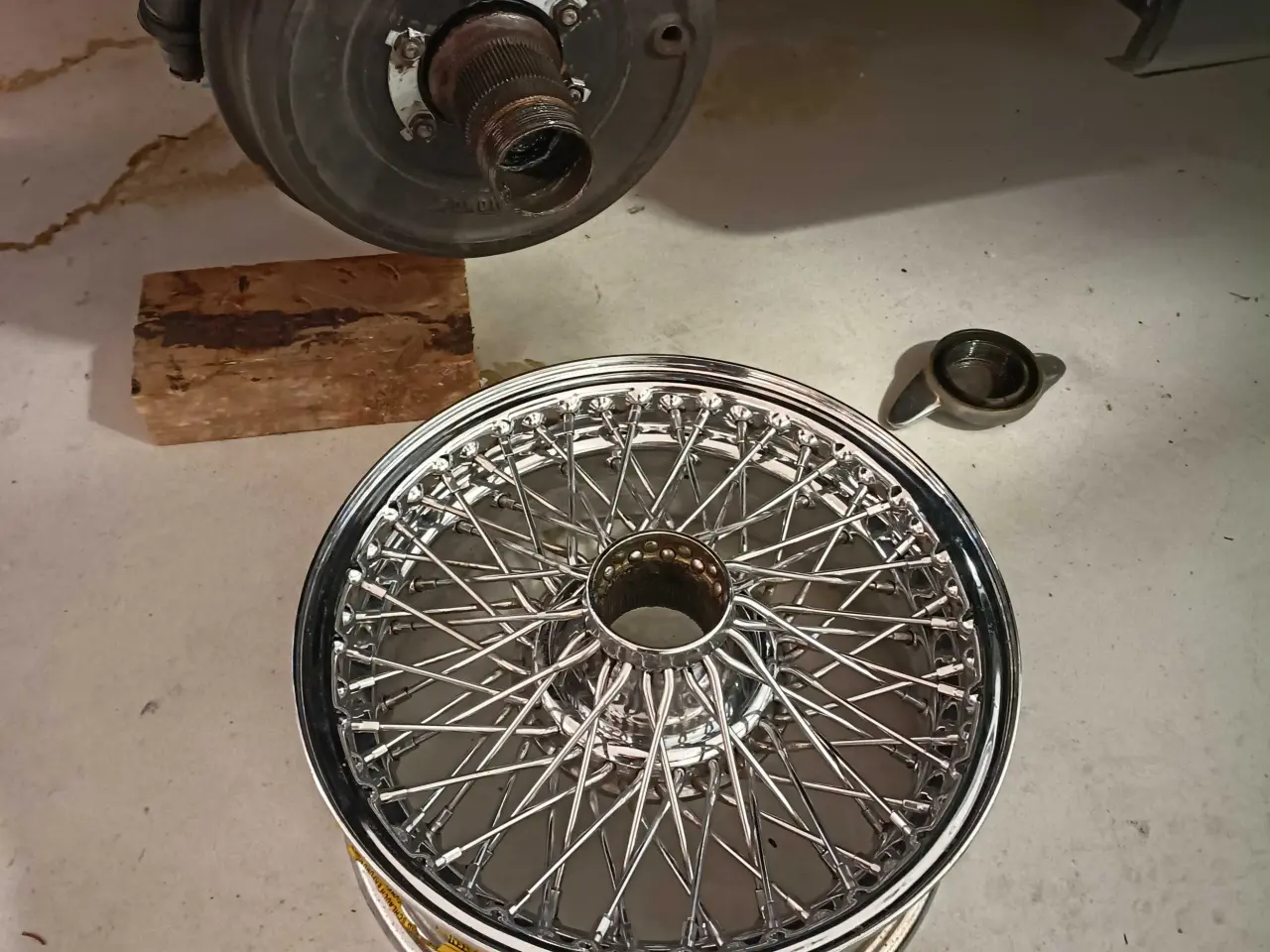 Billede 4 - 14"x5,5 krom trådhjul med centerlock
