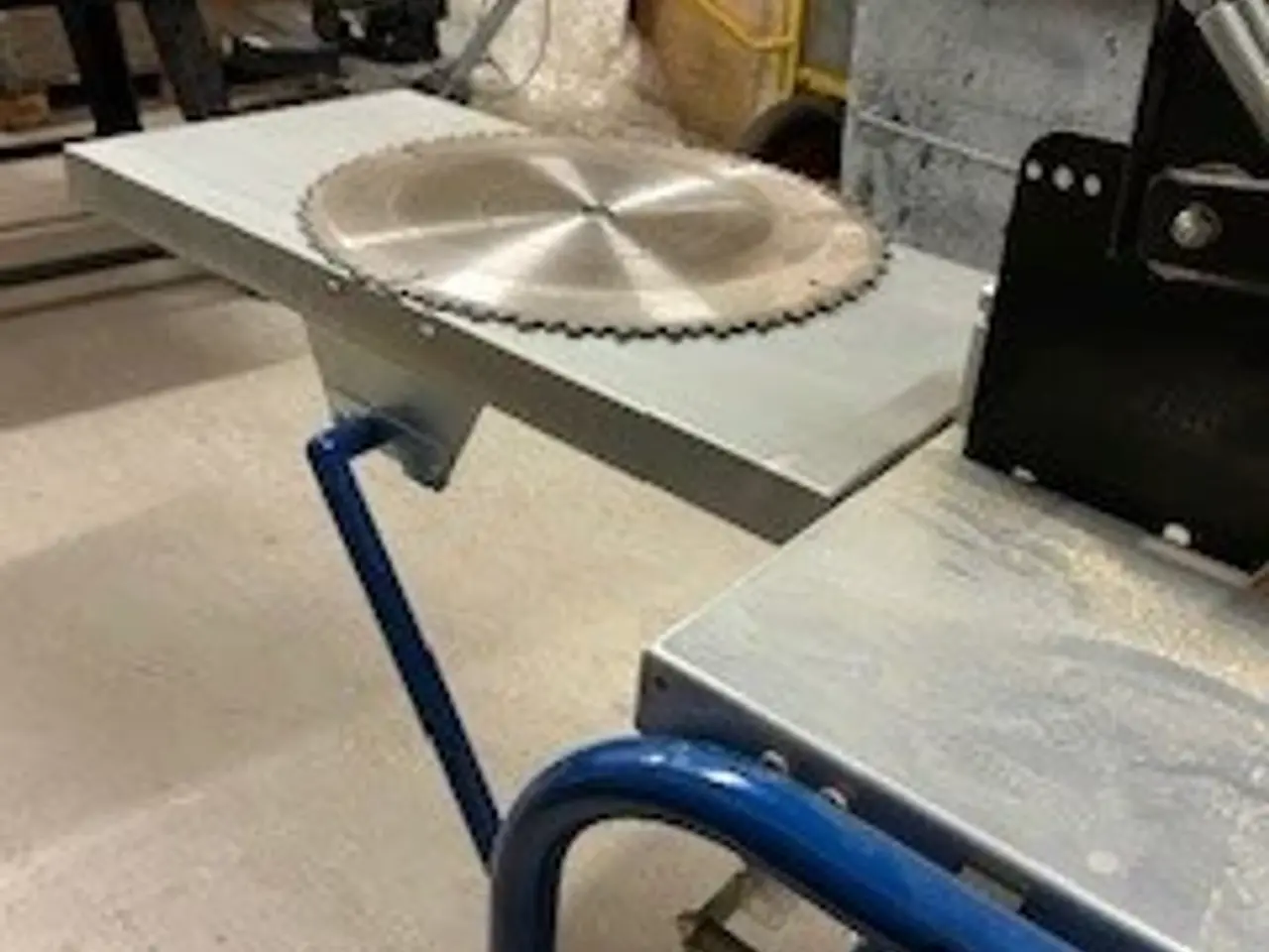 Billede 3 - Stor rundsav med bord