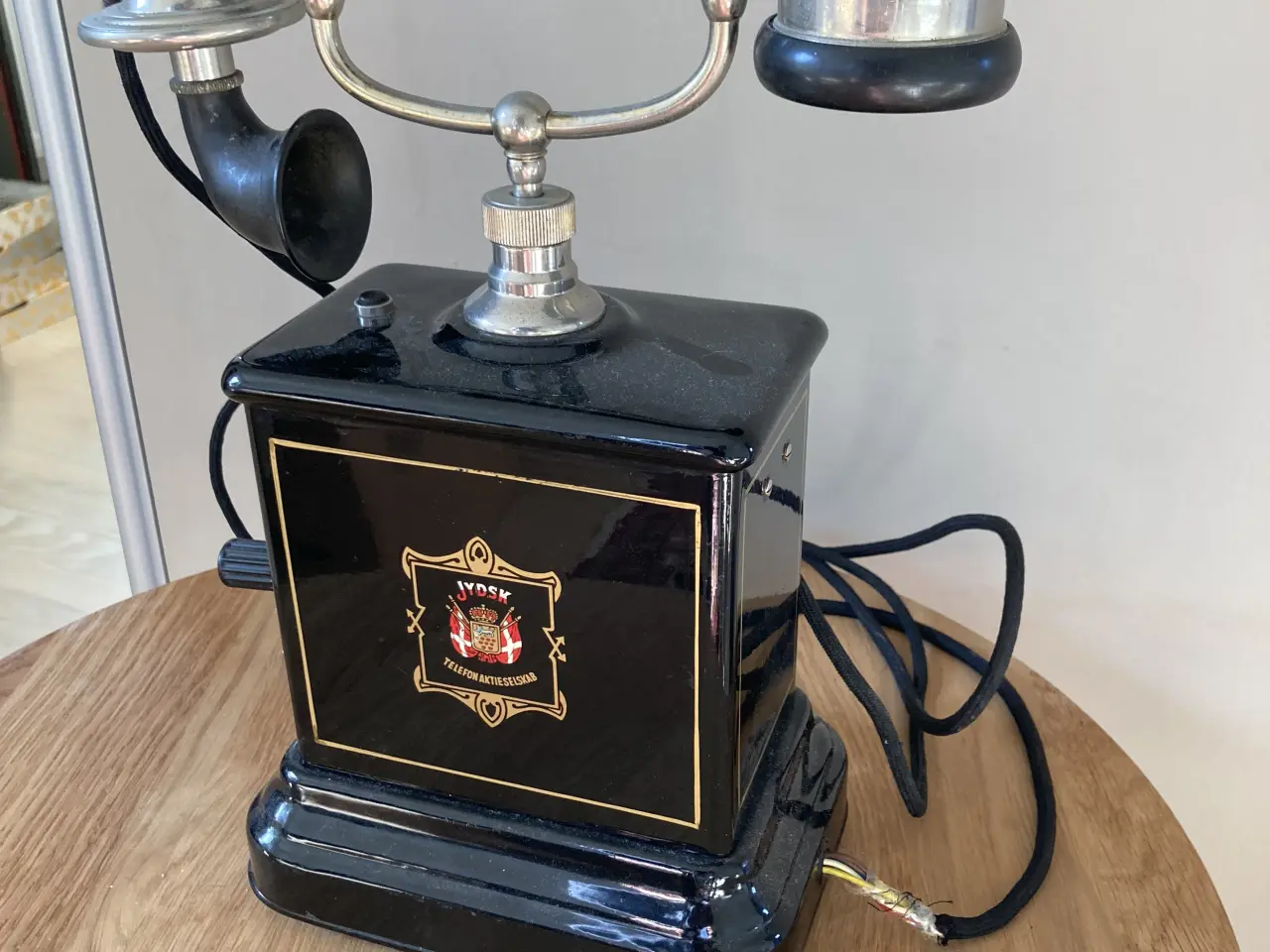 Billede 1 - ☎️ Retro bordtelefon i klassisk design – dekorativ