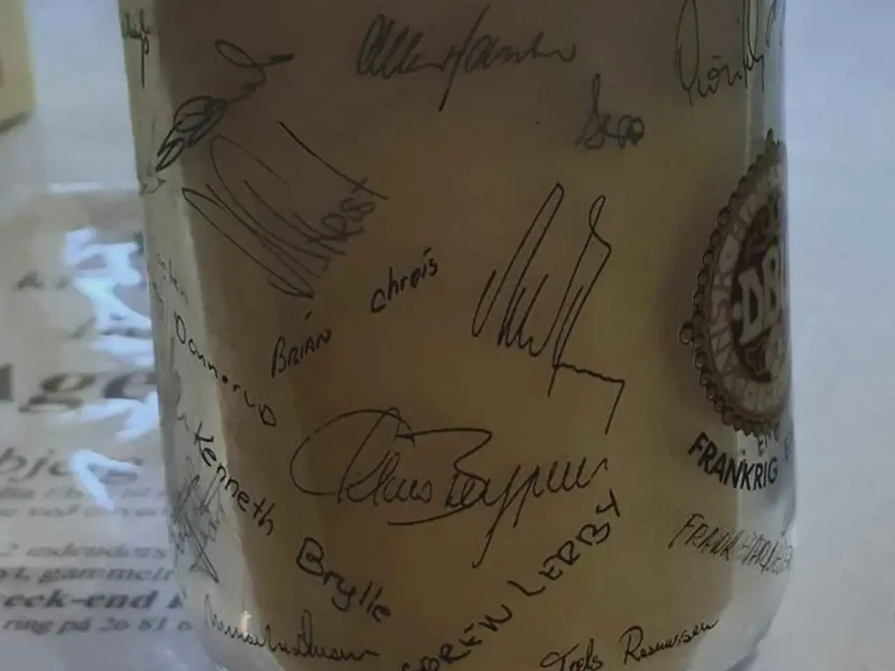 Billede 2 - Ølkrus med ¨84-landsholdets autografer
