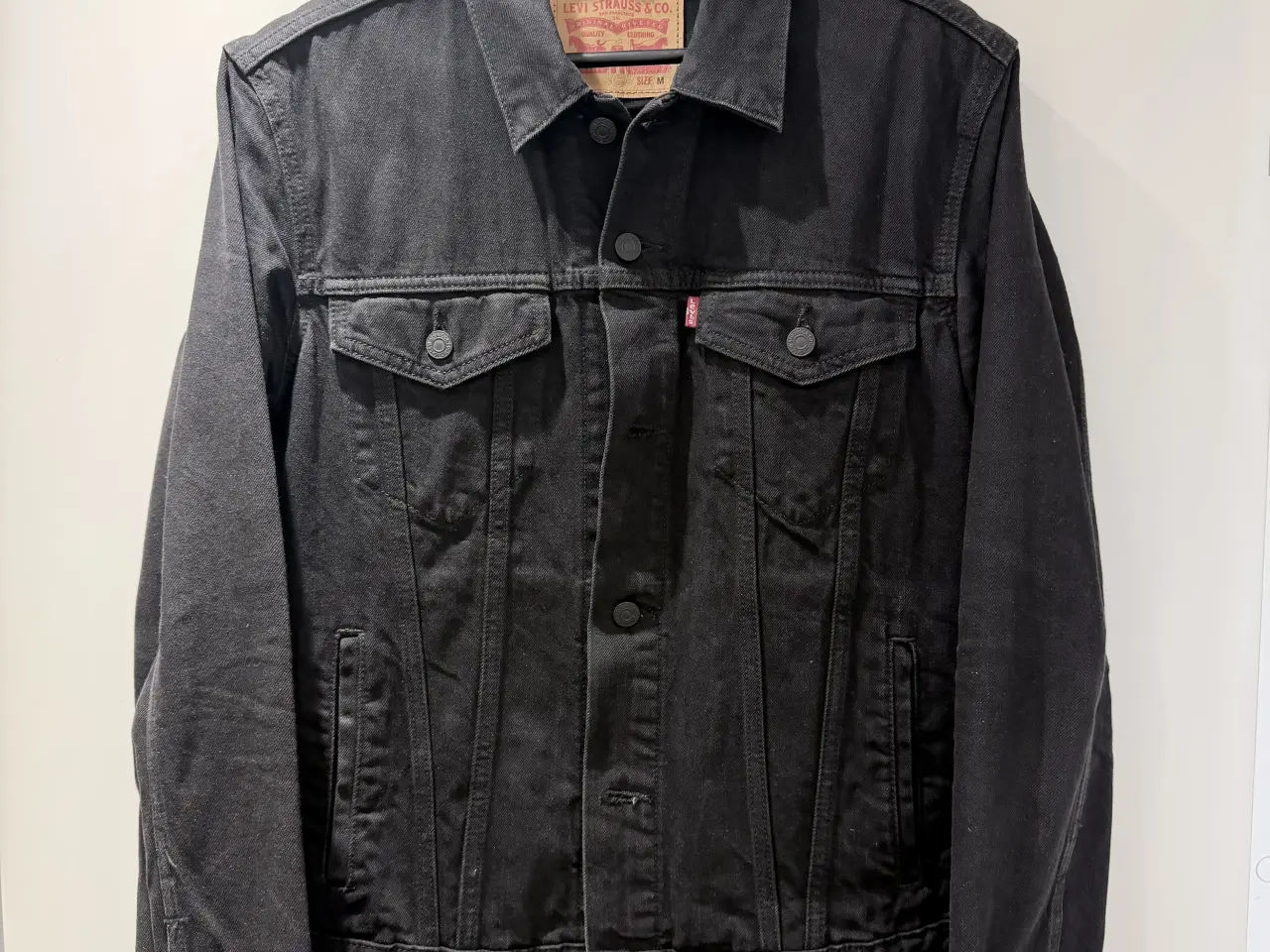 Billede 1 - Levi's Denim Trucker Jacket (sort – M – 0144)