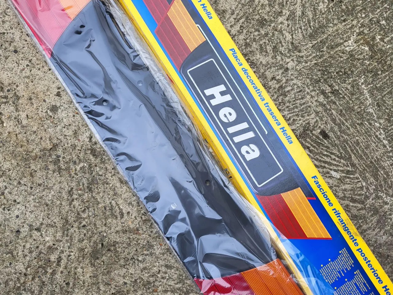 Billede 1 - Bagplade mellem lygter MB (W202)