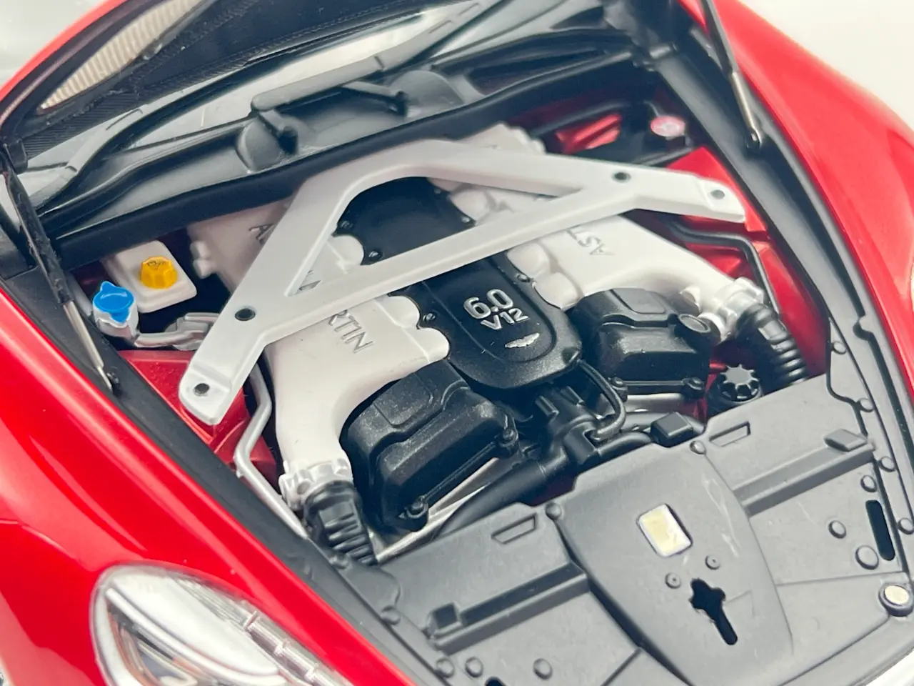 Billede 6 - AUTOart 2015 Aston Martin Vanquish 6.0 V12 1:18