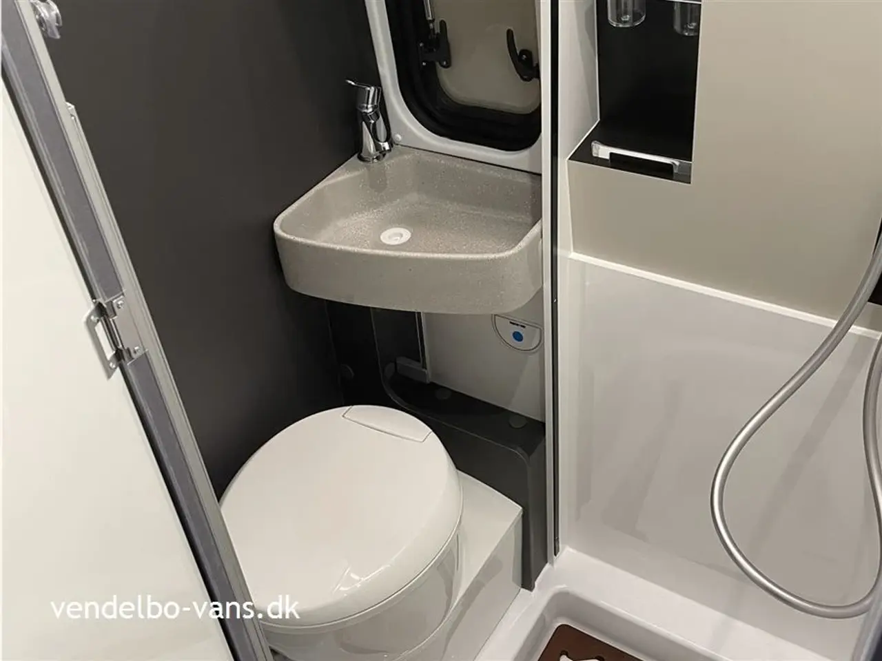 Billede 9 - 2022 - McLouis Menfys Van 04 Prestige Matic Det er CamperVan topudgaven med masser af udstyr - Prestige Matic