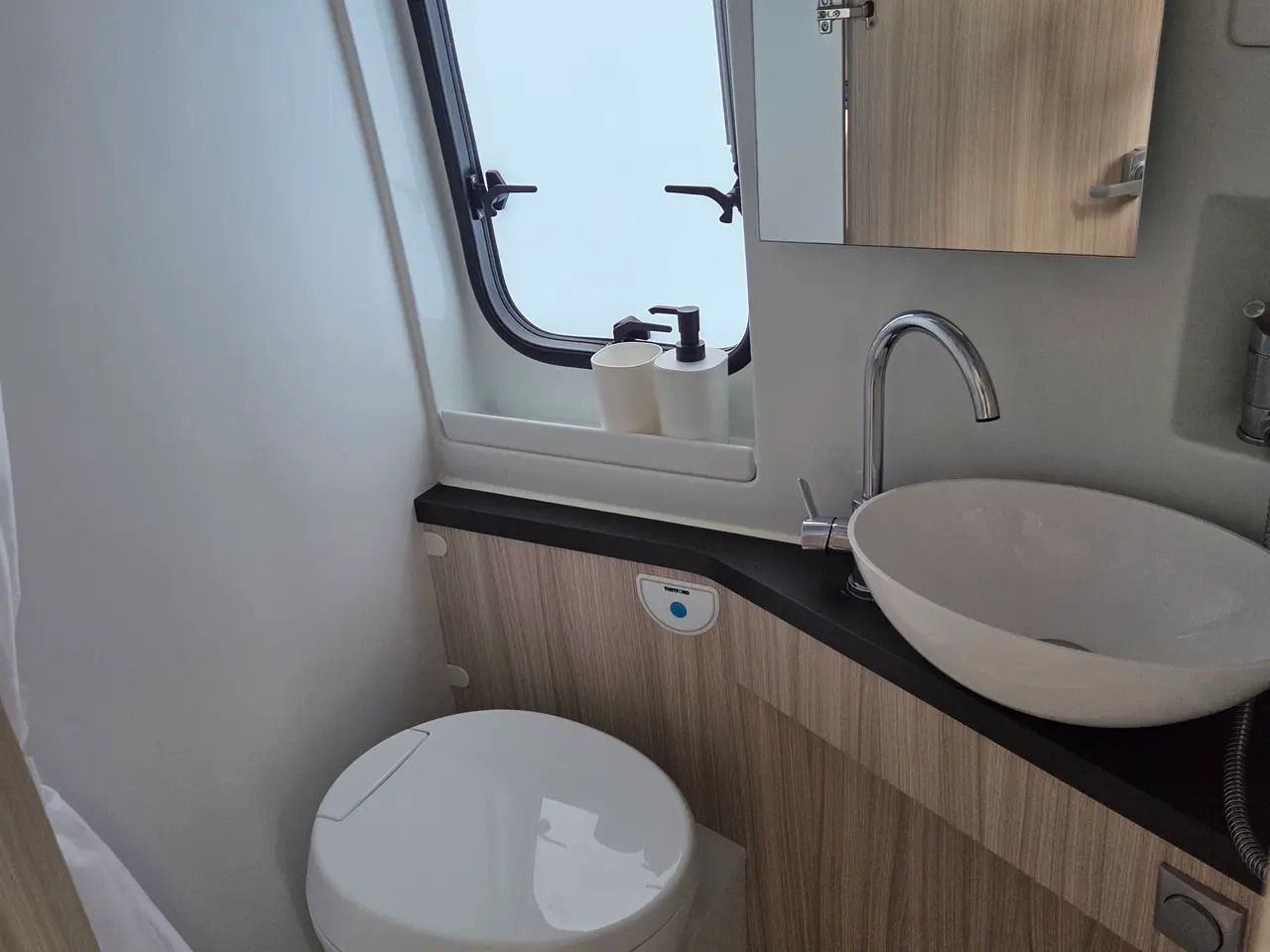Billede 4 - Adria Twin Axess 640 SL "All in"
