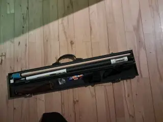 Snooker kø med etui og div tilbehør. Brugt en gan