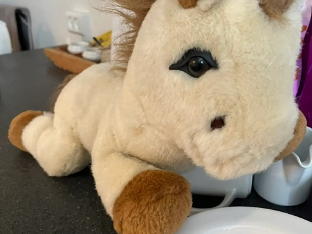 Billede 2 - Blød og krammegod plyspony, Goffa ca. 40 cm – flot