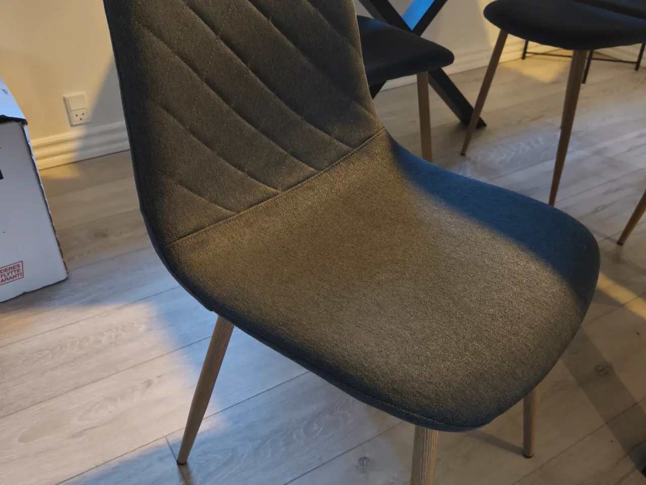 Billede 4 - Spisebord med stole