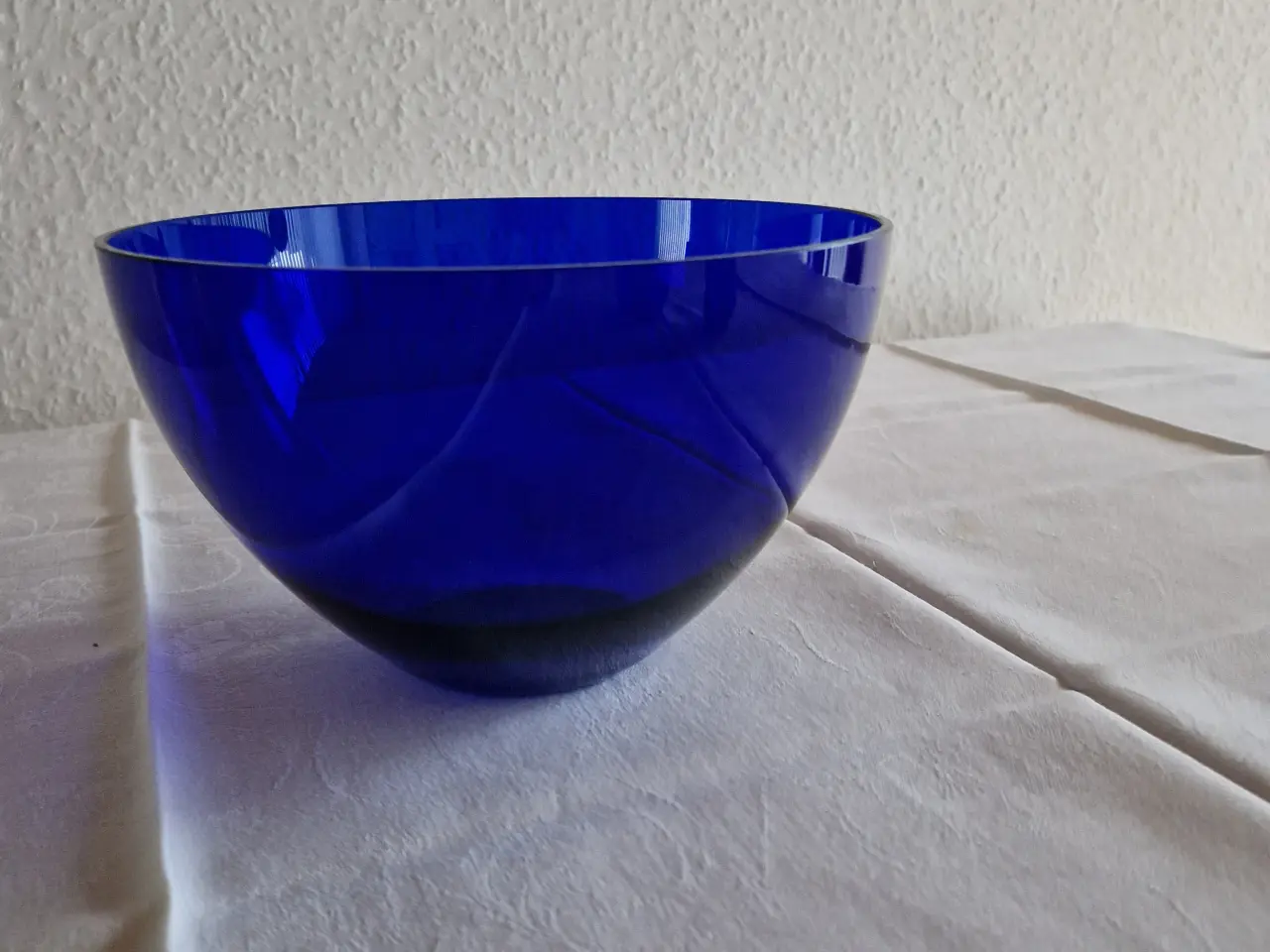 Billede 1 - Koboltblå glasskål over 60 år gl. Som ubrugt.