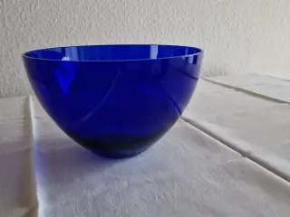Koboltblå glasskål over 60 år gl. Som ubrugt.