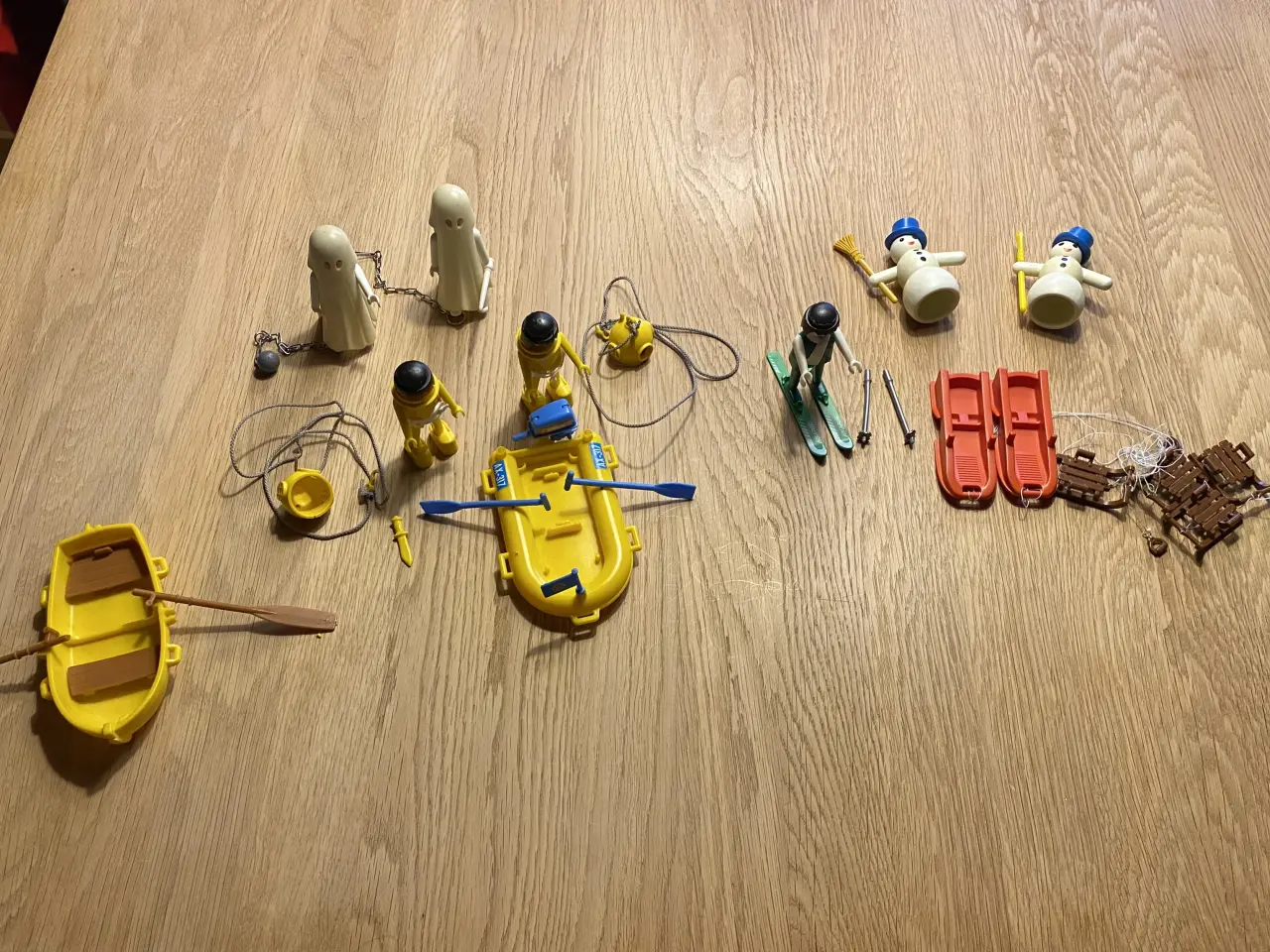 Billede 2 - Playmobil snemænd, kælke