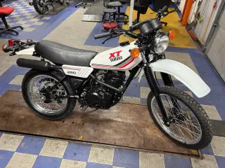 Yamaha XT250 