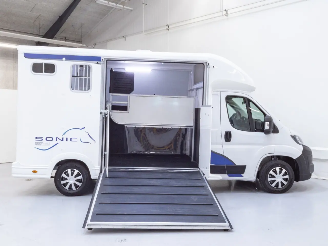 Billede 5 - Peugeot Boxer 335 2,2 BlueHDi 140 L3H3 Hestetransport