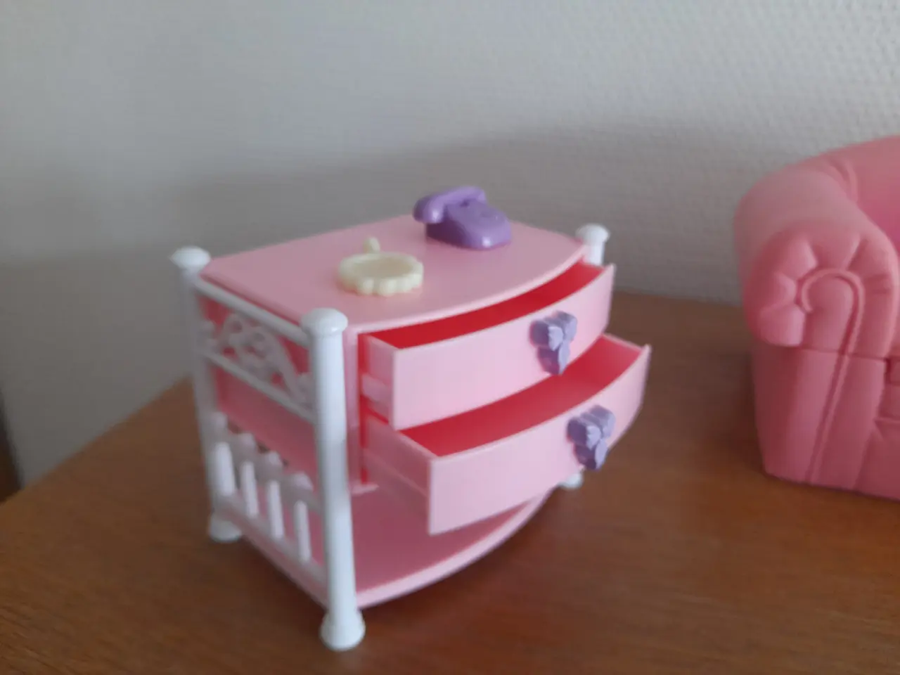 Billede 3 - Barbie dagligstue.