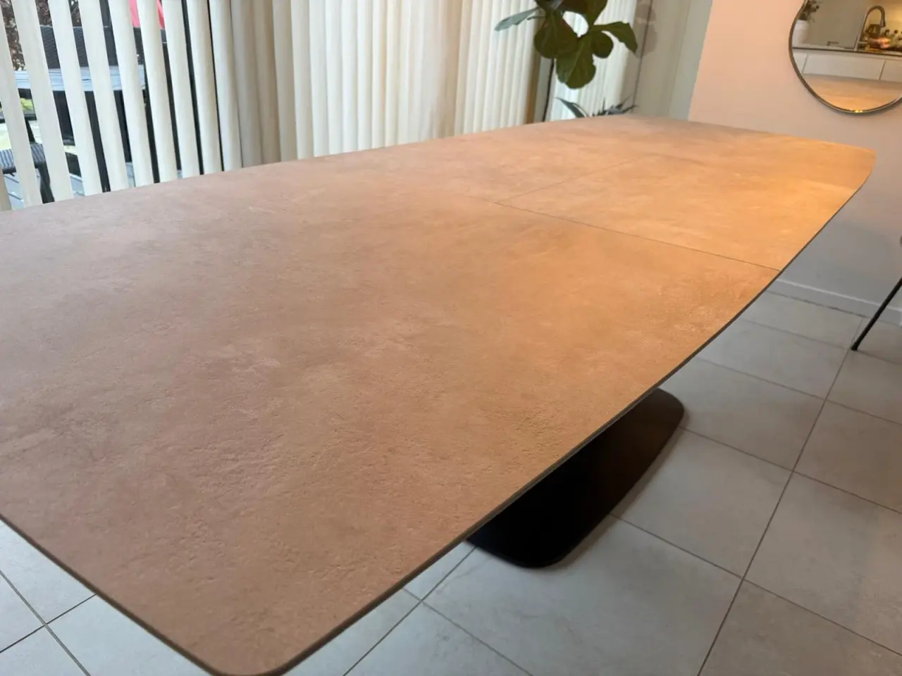 Billede 4 - BoConcept spisebord i keramik m/ udtræk